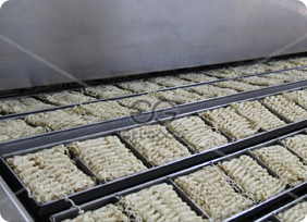 instant noodle frying
