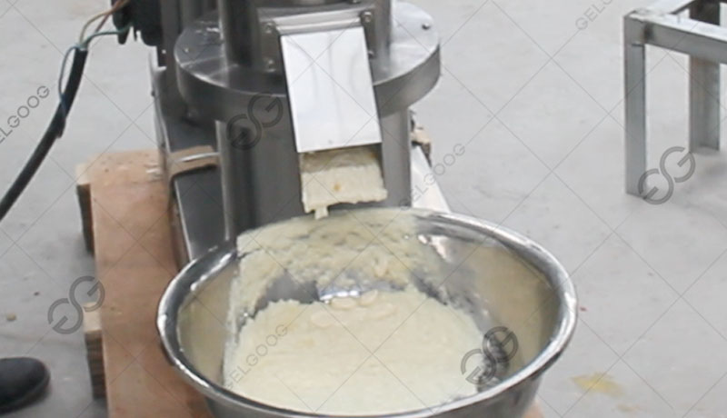 garlic sauce making